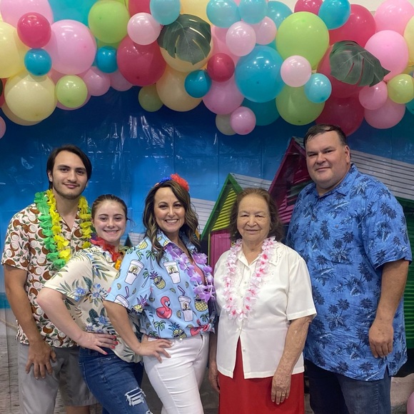 Meet your Posher, Deedee - Picture 1 of 3